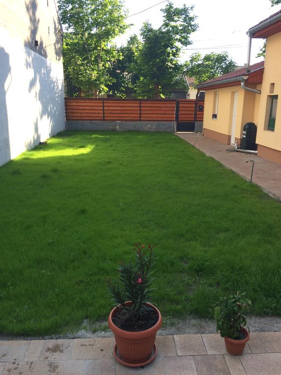Green Garden Apartman Lägenhet Budapest Exteriör bild